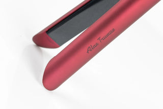 Premium tourmaline-ceramic plates that give extreme shine and take away the frizz.